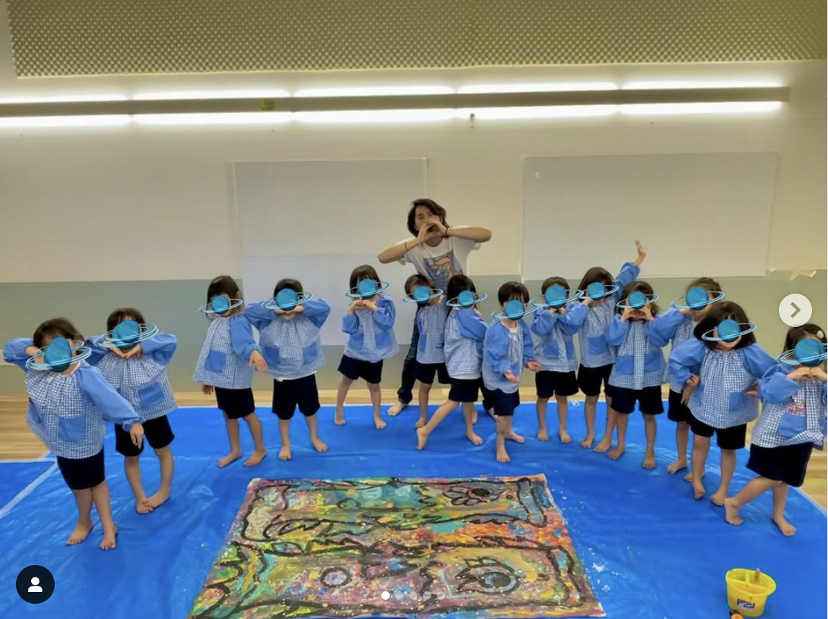 
    年長さんクラスの子達と鯉のぼり描きました！🎏
    やっぱりカッコよさもあり
    美しさもある
    迫力のある鯉のぼりができました！！！

    素晴らしい経験をありがとうございます😊
    夏休みはもっと大きい絵を描きましょう🔥